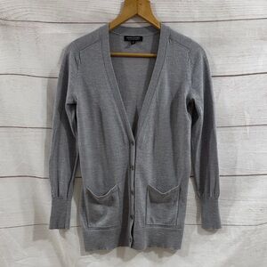 Women's Banana Republic Gray V Neck Button Cardigan size Medium 100% Merino Wool